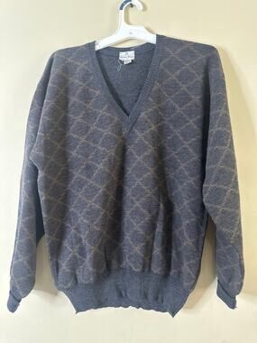 Neiman Marcus men's V-neck sweater M 9